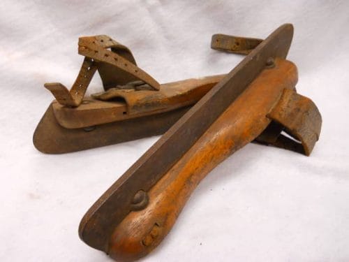 کفش اسکیت روی یخ چوبی آنتیک-موزه وسترن ایلینویس